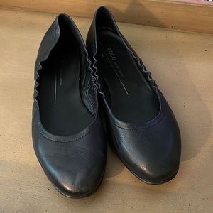 ECCO Black Flats